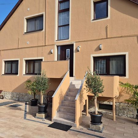 Sarreti Apartmanhaz Balatonfured Exterior photo