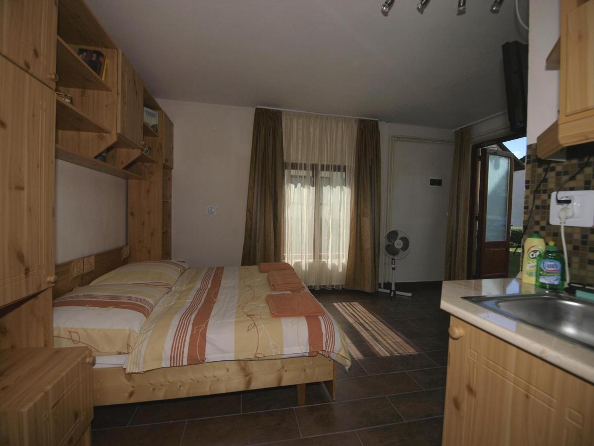 Sarreti Apartmanhaz Balatonfured Exterior photo