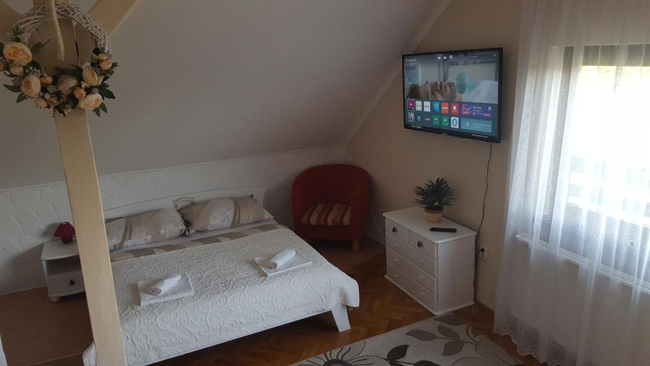 Sarreti Apartmanhaz Balatonfured Exterior photo