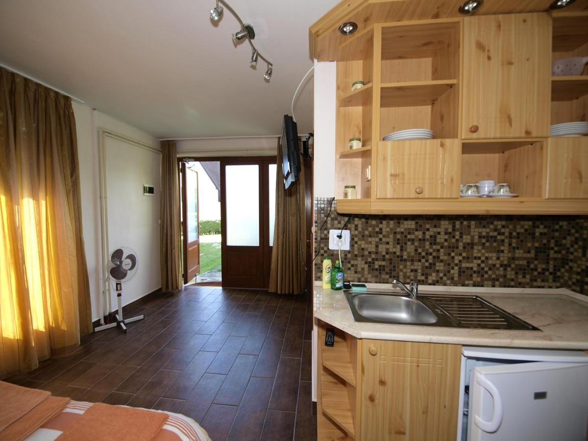 Sarreti Apartmanhaz Balatonfured Exterior photo