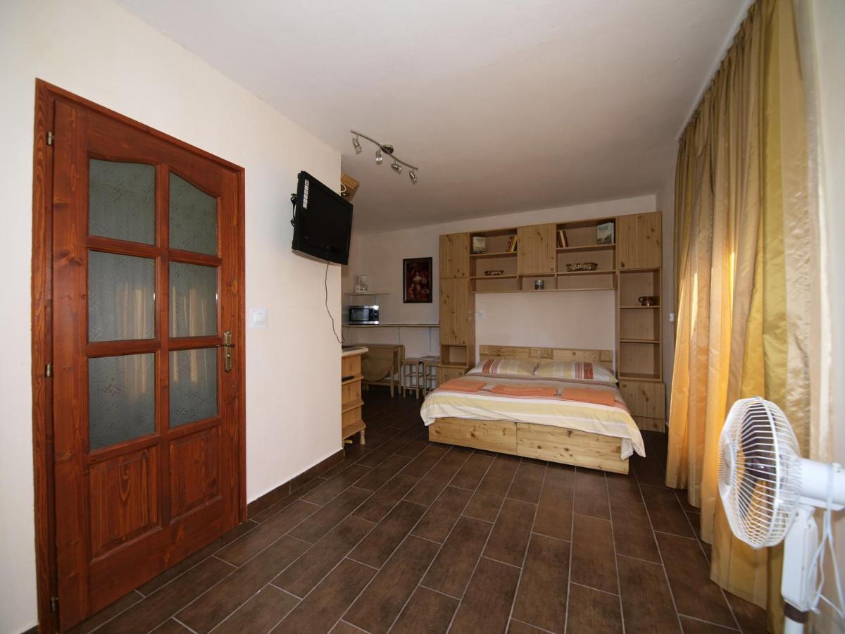 Sarreti Apartmanhaz Balatonfured Exterior photo
