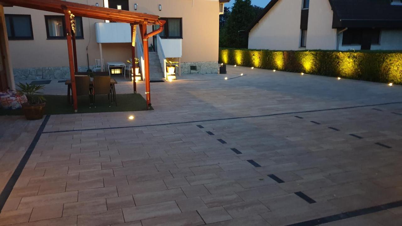 Sarreti Apartmanhaz Balatonfured Exterior photo