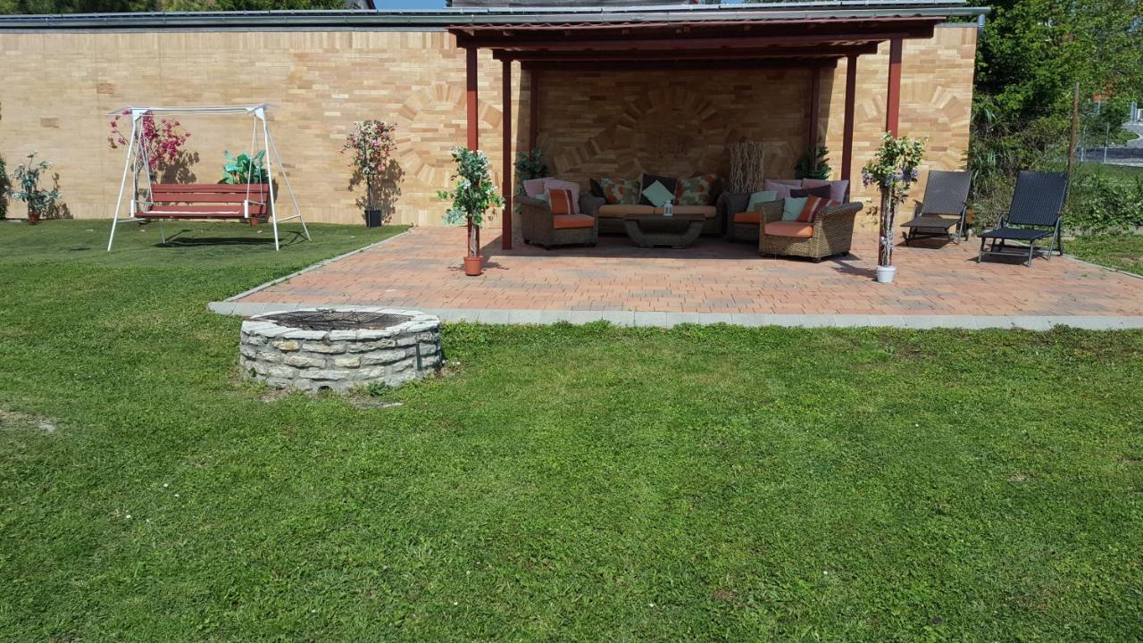 Sarreti Apartmanhaz Balatonfured Exterior photo