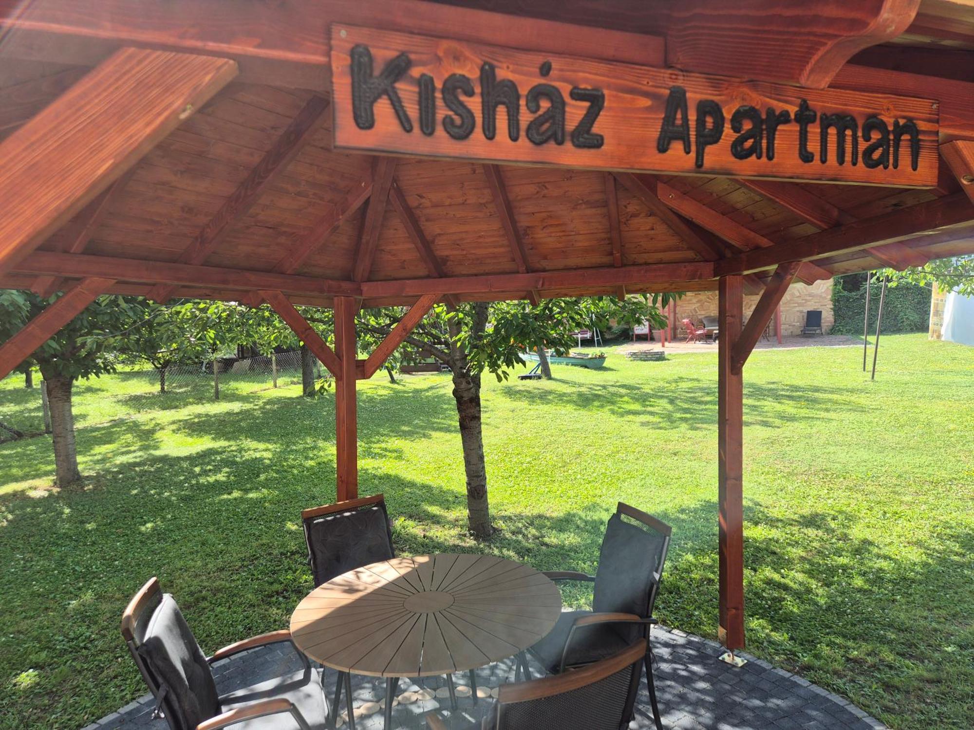 Sarreti Apartmanhaz Balatonfured Exterior photo