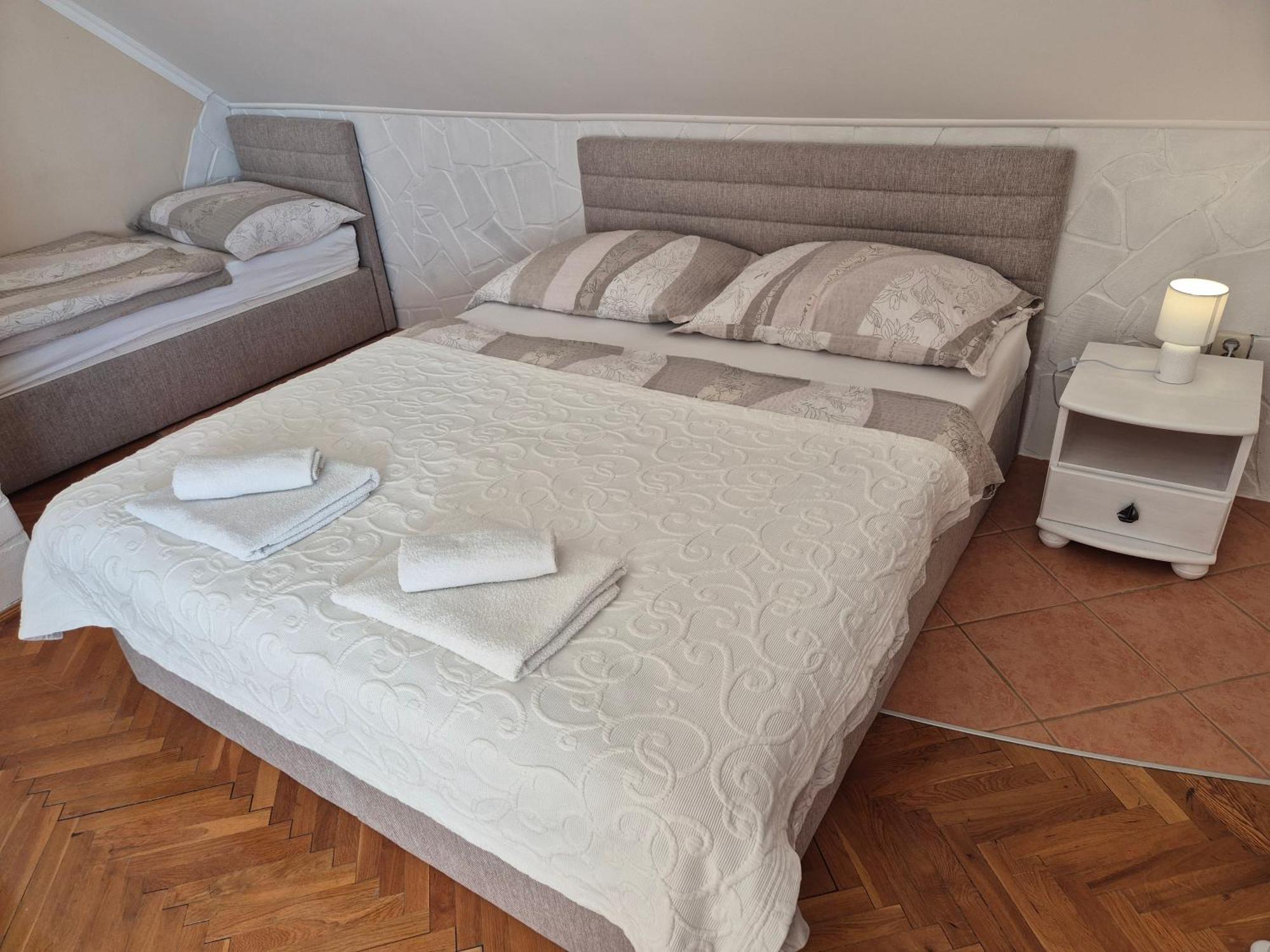Sarreti Apartmanhaz Balatonfured Exterior photo