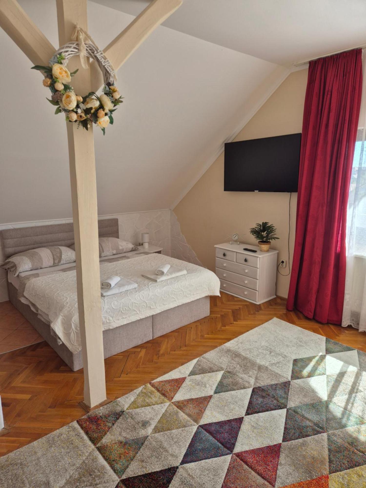 Sarreti Apartmanhaz Balatonfured Exterior photo
